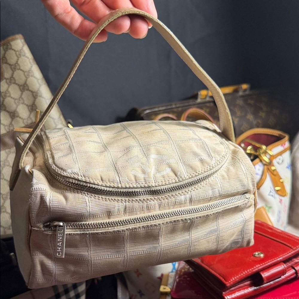 CHANEL Beige Crocodile-Embossed Cosmetic Bag
